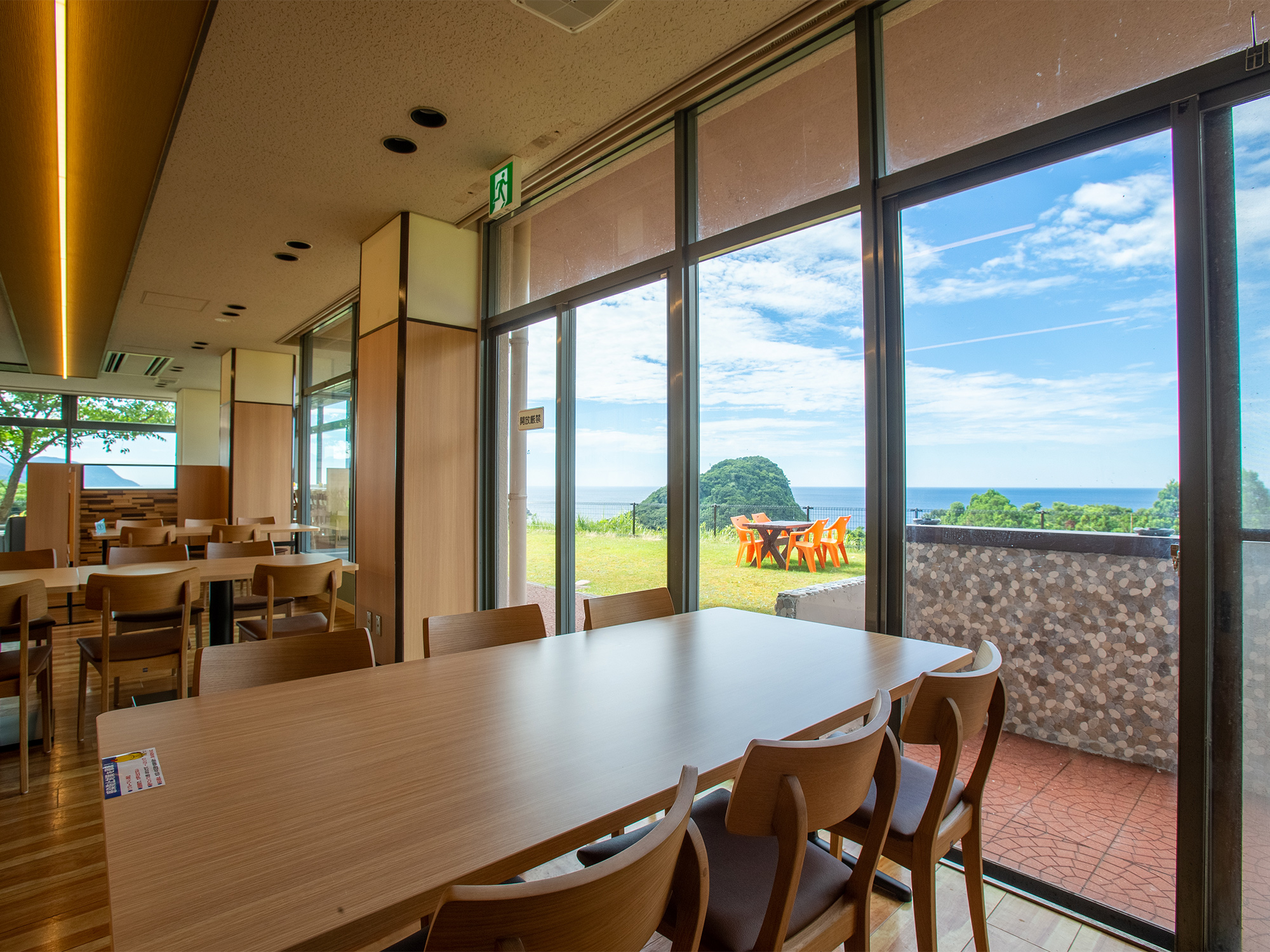 レストランから見える日本海