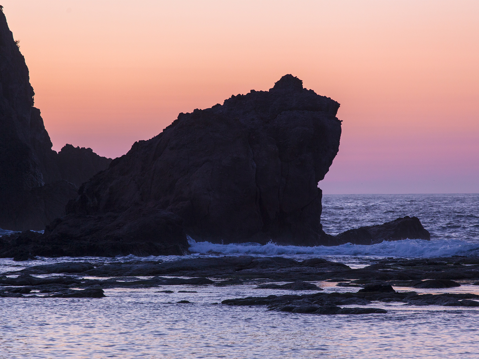 夕焼けのグラデーションとかえる島