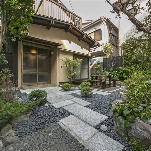 古き良き日本建築で四季を楽しむ庭付き一軒家「はなれ」