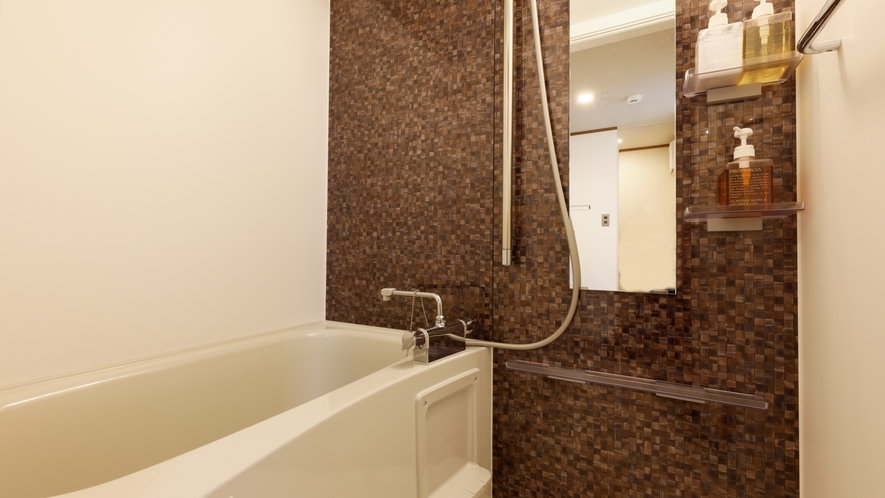 ■4階〈お風呂〉セパレートタイプのバスルームです