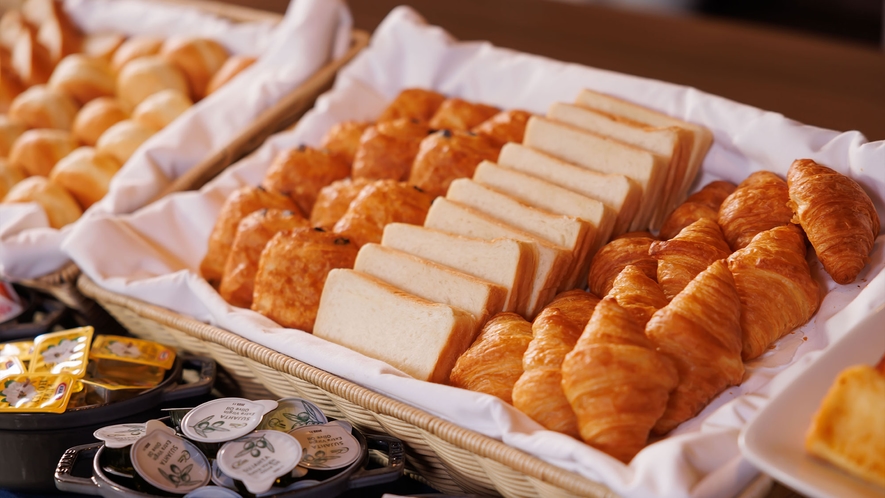 【朝食】和食・洋食・サラダ、新鮮な道産の海鮮など地元ならではの料理をご用意。