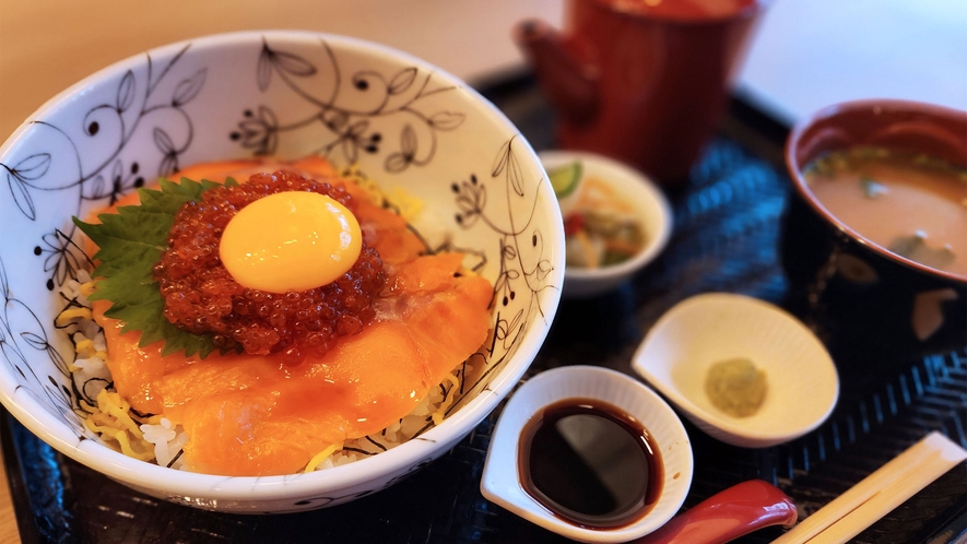 【実乃里&カフェ】＜2F＞ランチ　北海道ならではの鮭を味わう親子丼