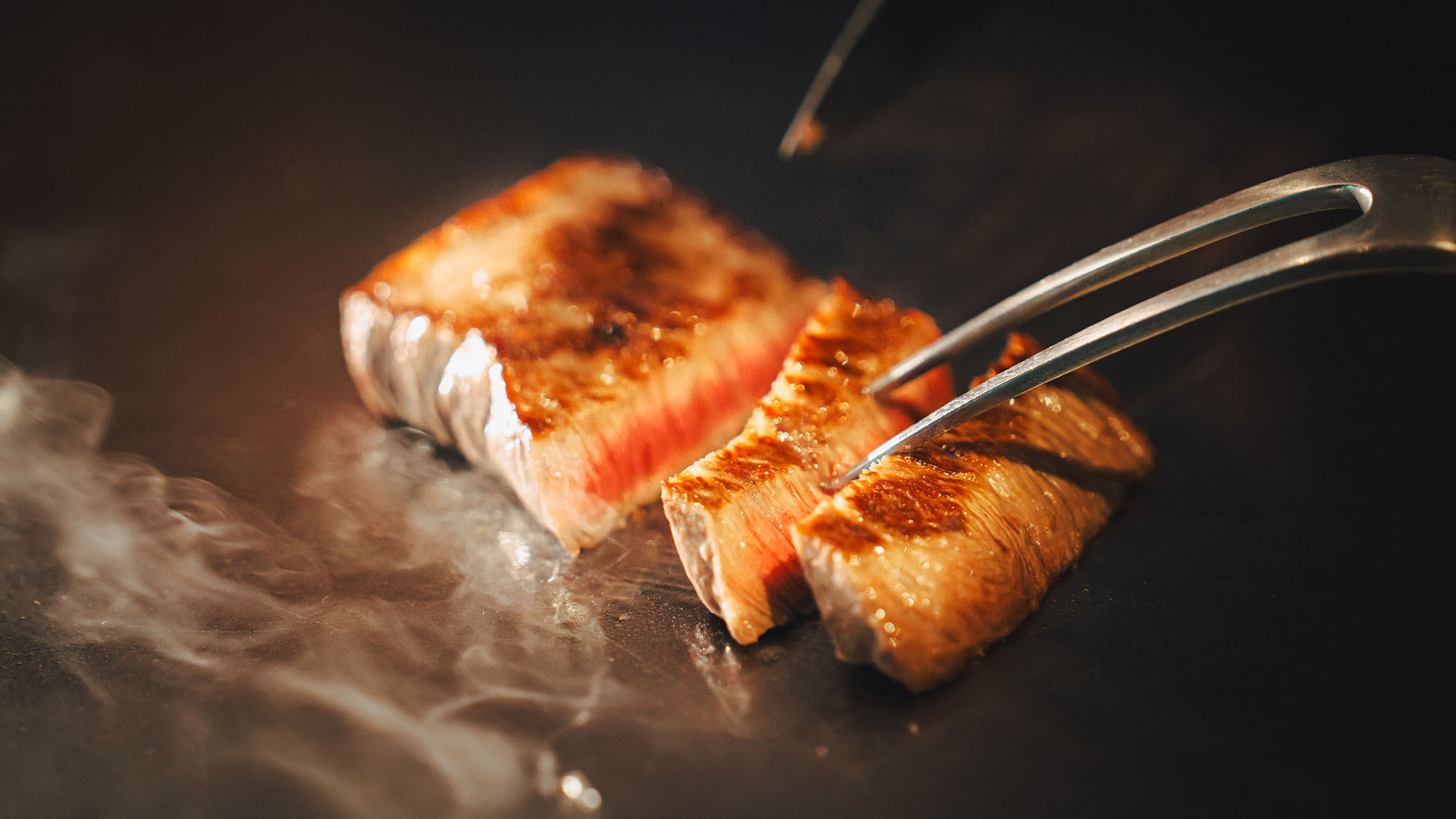 【ランチ】大好評のA5黒毛和牛を使用したメニューや、こだわりのお蕎麦、ボリューム満点の丼ぶりをご用意