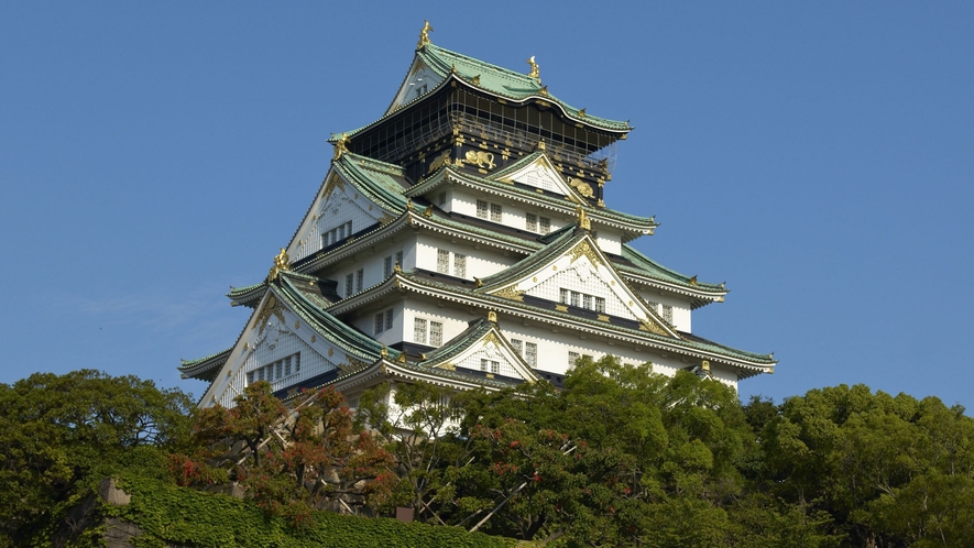 【大阪城公園】＜電車で約16分＞歴史あふれる天守閣を中核に据えた、大阪の中心に位置する都市公園。