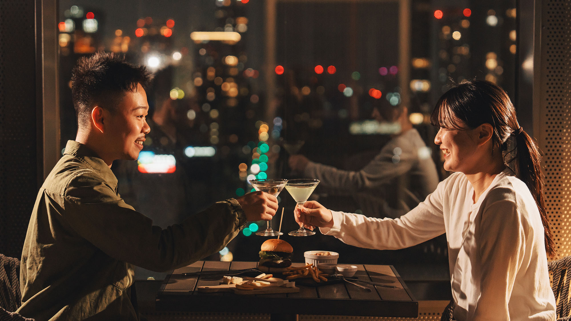 【ルーフトップバー】＜最上階20F＞大阪の夜景を眺めながら、素敵な時間をお過ごしいただけます