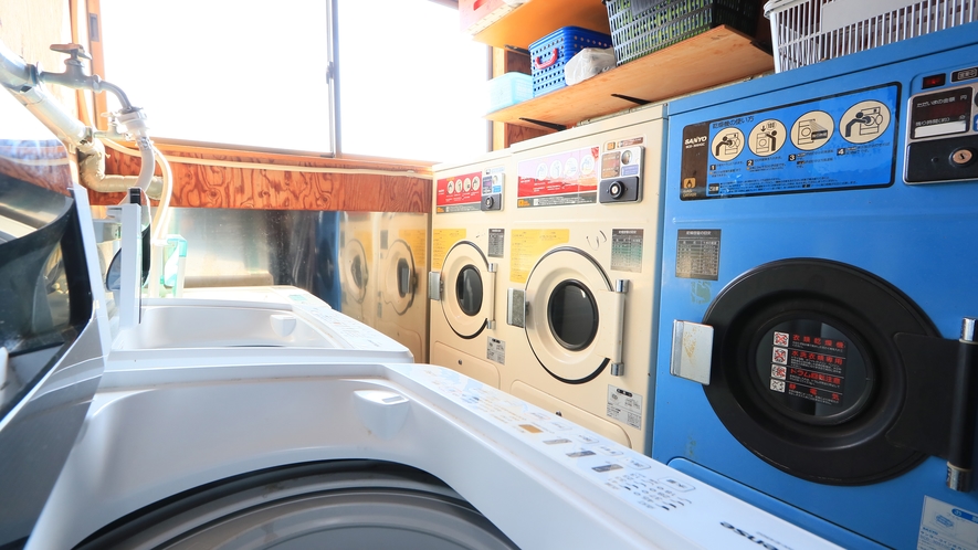 【ランドリー】洗濯・乾燥機と物干し場を完備しているので、合宿や長期滞在も可能です。