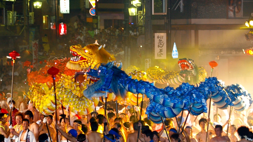 【龍神火まつり】毎年夏に開催される色とりどりの龍舞い。フィナーレの龍神花火も圧巻です。