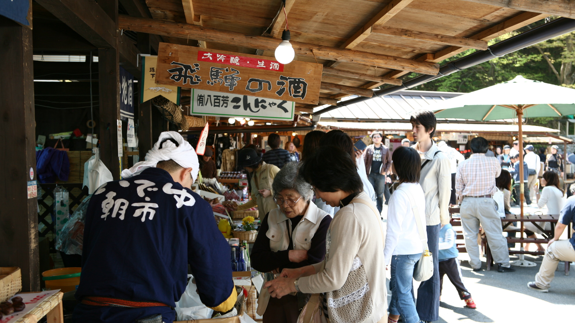 【いでゆ朝市】下呂温泉街にて毎年3月上旬～11月下旬迄開催。地元のお野菜や食材がお得に手に入ります。