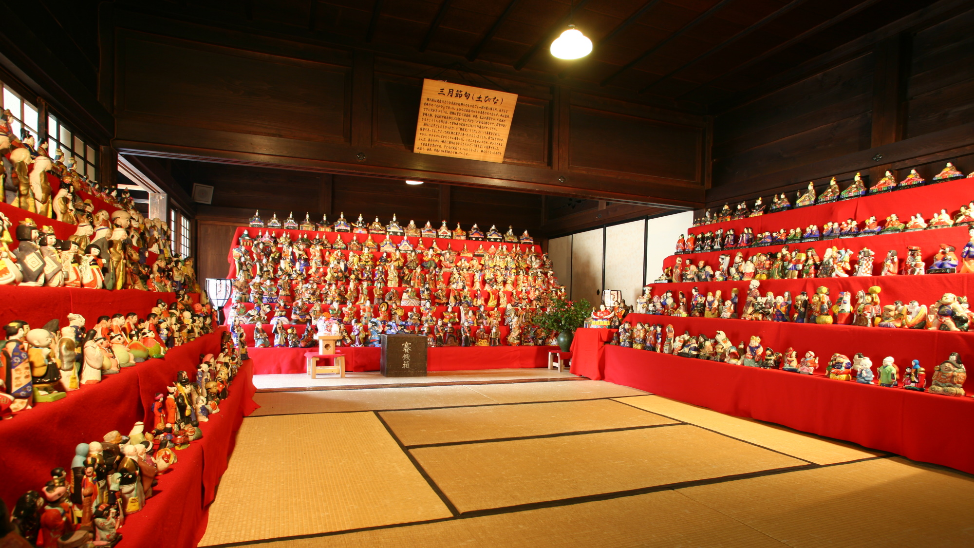 【土雛まつり】下呂地域で一般的な「土雛」が下呂温泉合掌村に飾られます。（当館より徒歩10分）
