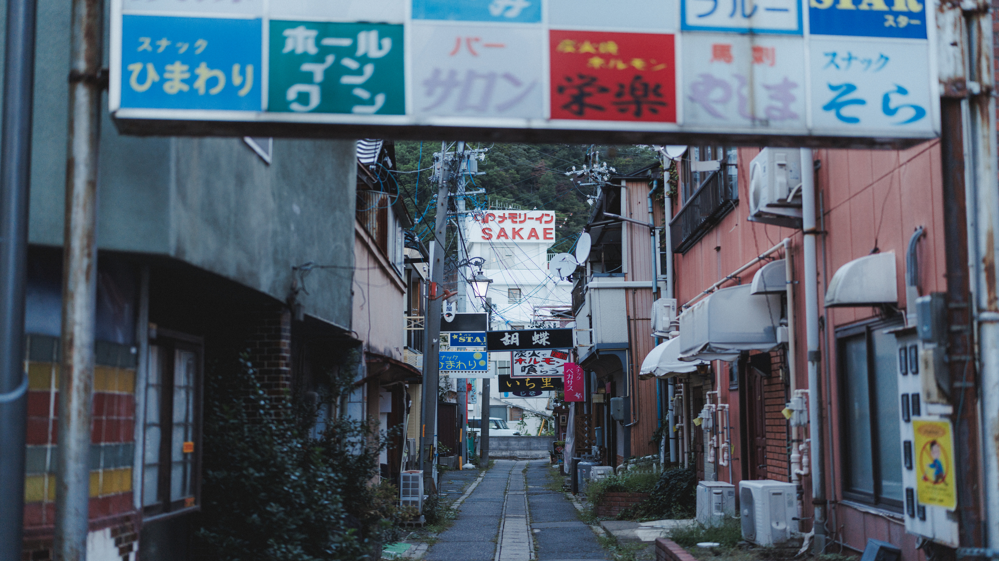 昭和レトロなネオン街