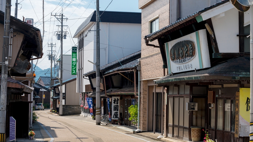 *【タンス町通り】越前箪笥の技法は江戸後期から伝わっています。（当館より徒歩約7分）