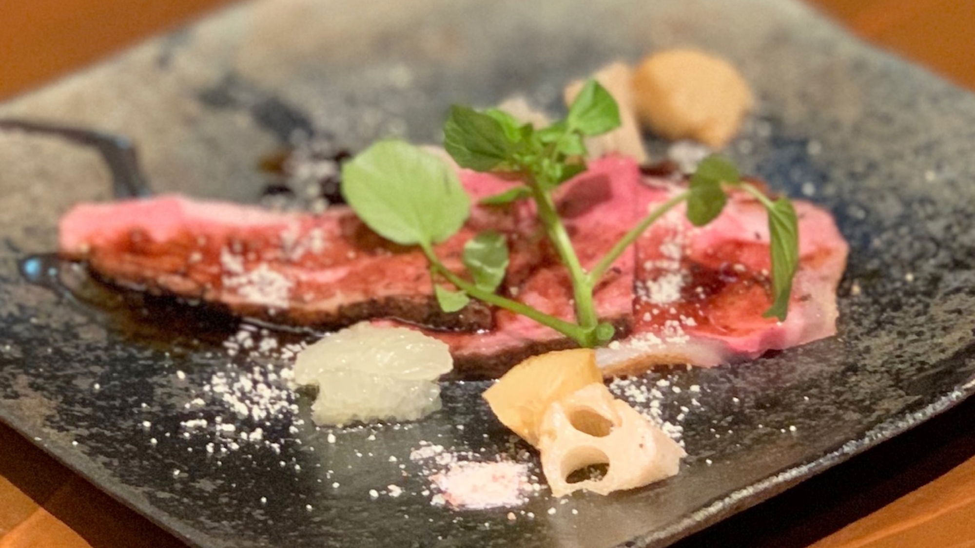 *【夕食一例】肉の旨味とともに五感で楽しむ絶品料理。