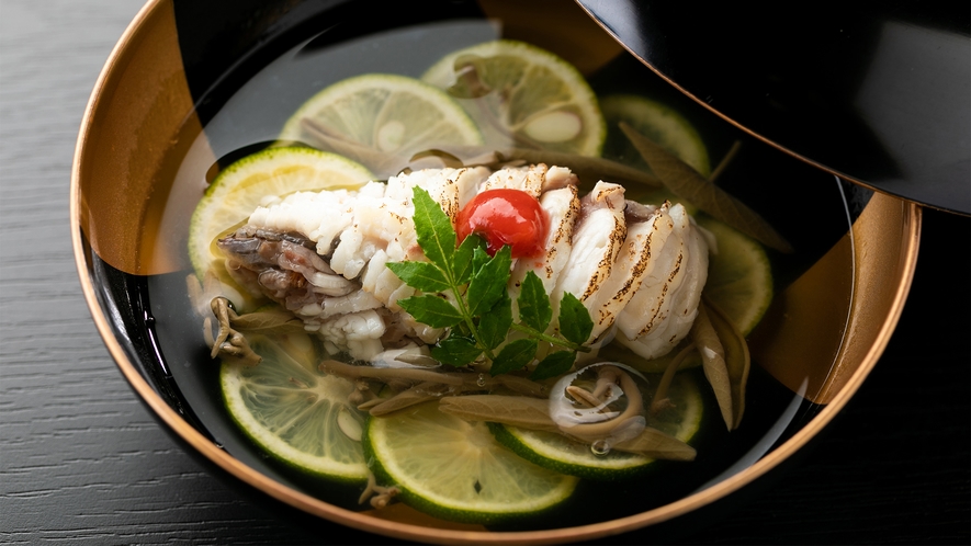 *【夕食一例／夏】「はもとすだちのお吸い物」梅雨明けから旬を迎える鱧をさわやかなすだちと味わう