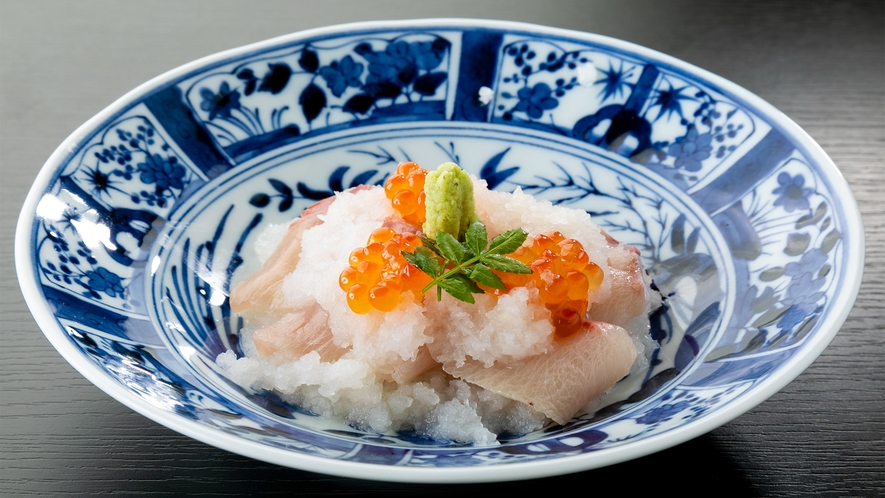 *【夕食一例／冬】越前がにと並ぶ、福井の冬のごちそうであるブリを「かぶおろし」味わう