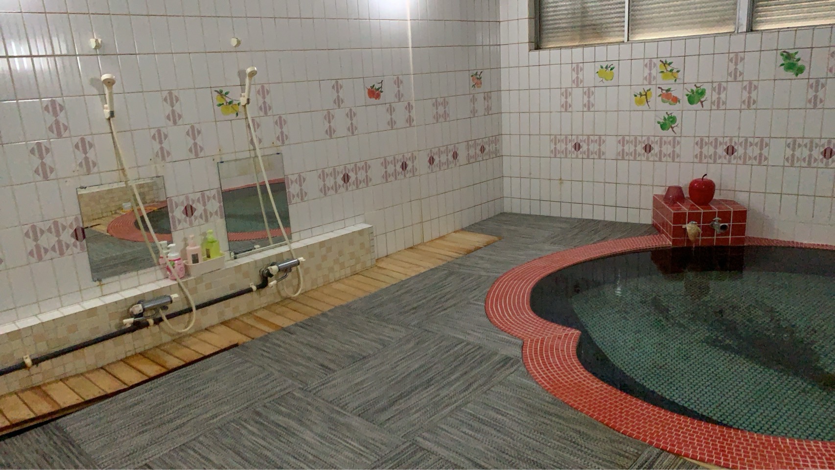 畳タイル女性風呂