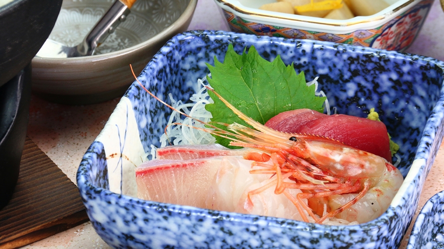 ★食事◆夕食の一例。日本海の食材をいつも新鮮な状態で仕入れています。