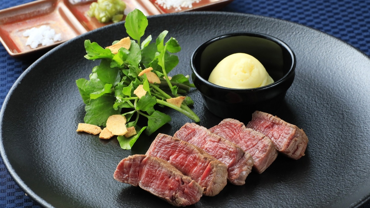 【秋冬旅セール】≪最大20％OFF≫当館自慢の和洋折衷創作コースに舌鼓＜特選コース■極＞