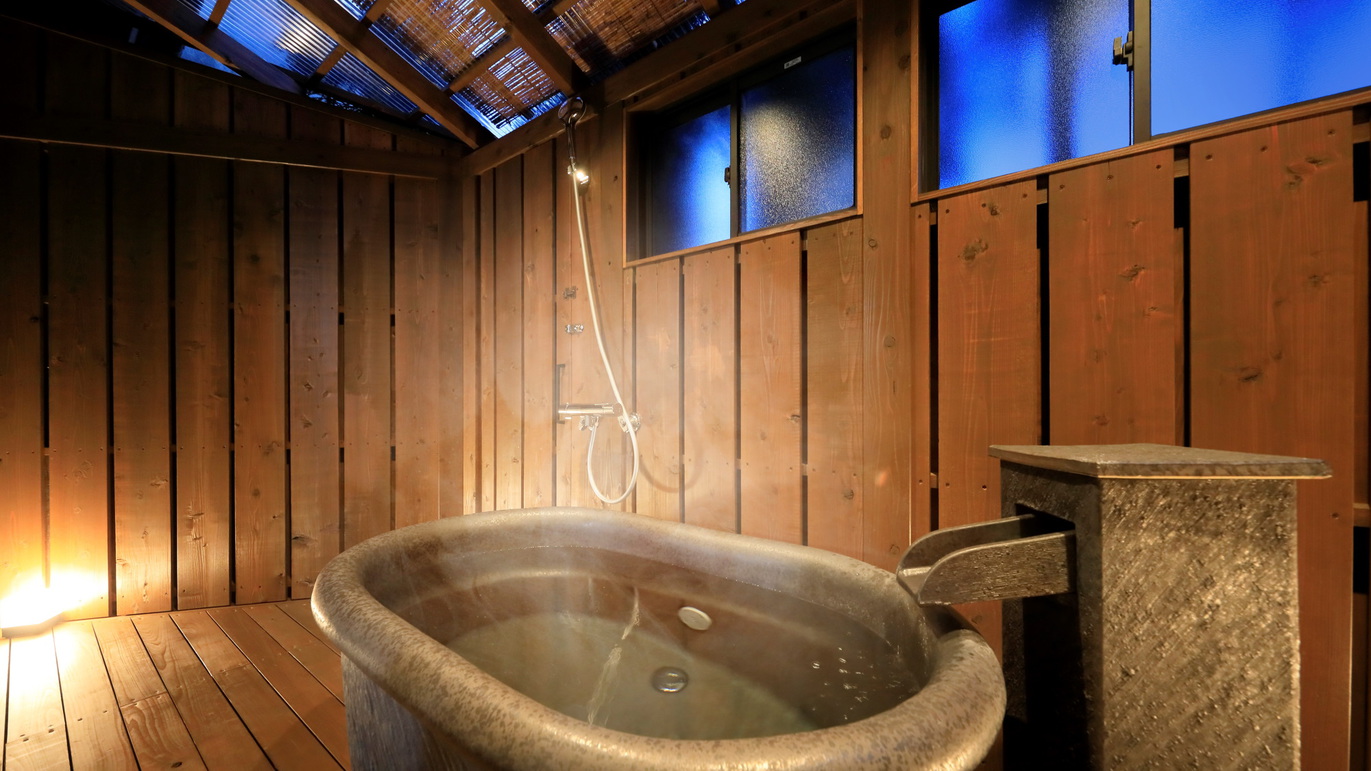 温泉半露天風呂付き和室10畳◆プライベート空間で温泉をお楽しみいただけます