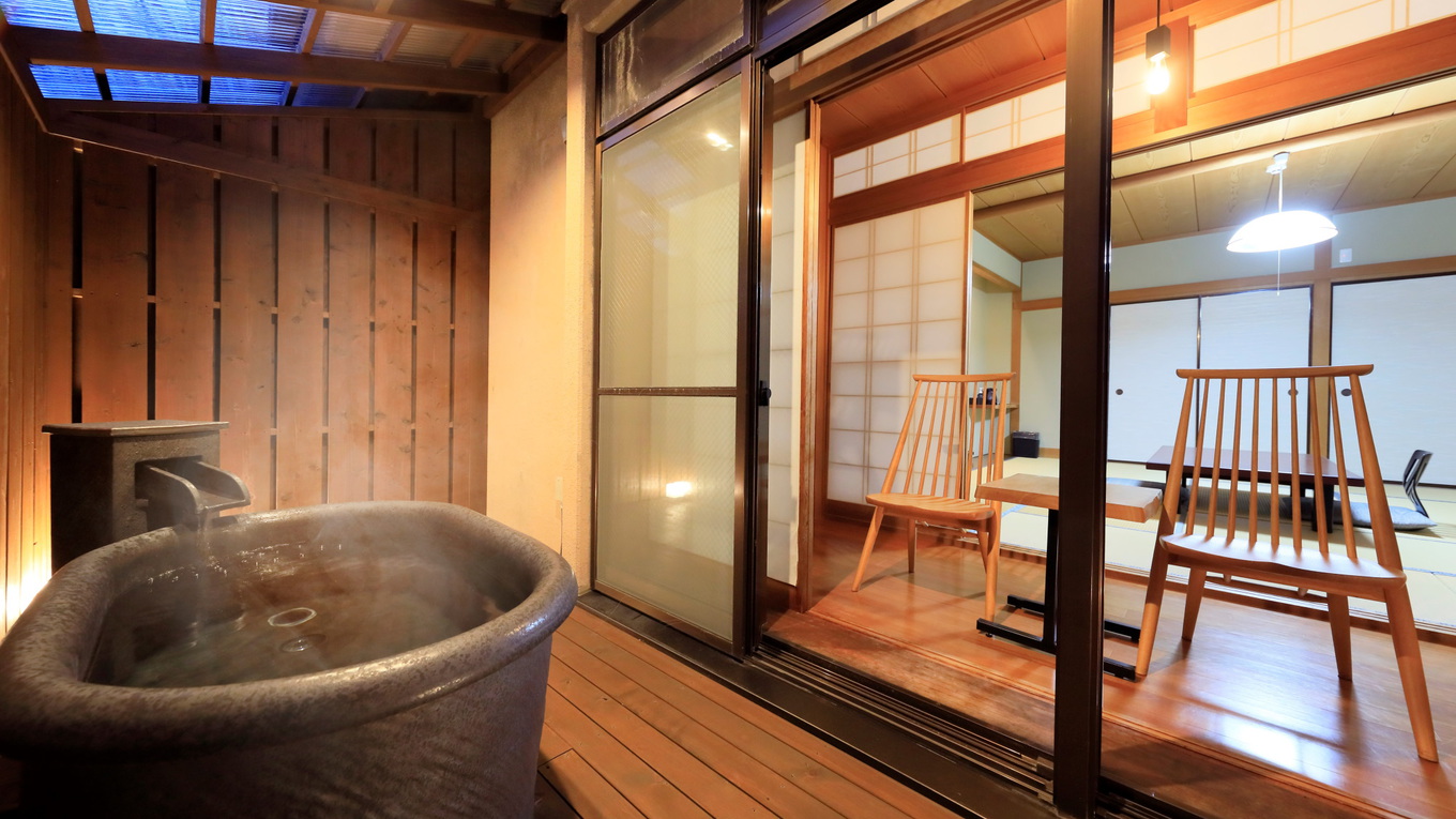 温泉半露天風呂付き和室10畳◆プライベート空間で温泉をお楽しみいただけます