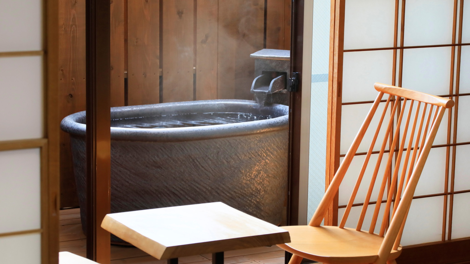 温泉半露天風呂付き和室10畳◆2025年12月リニューアルのお部屋