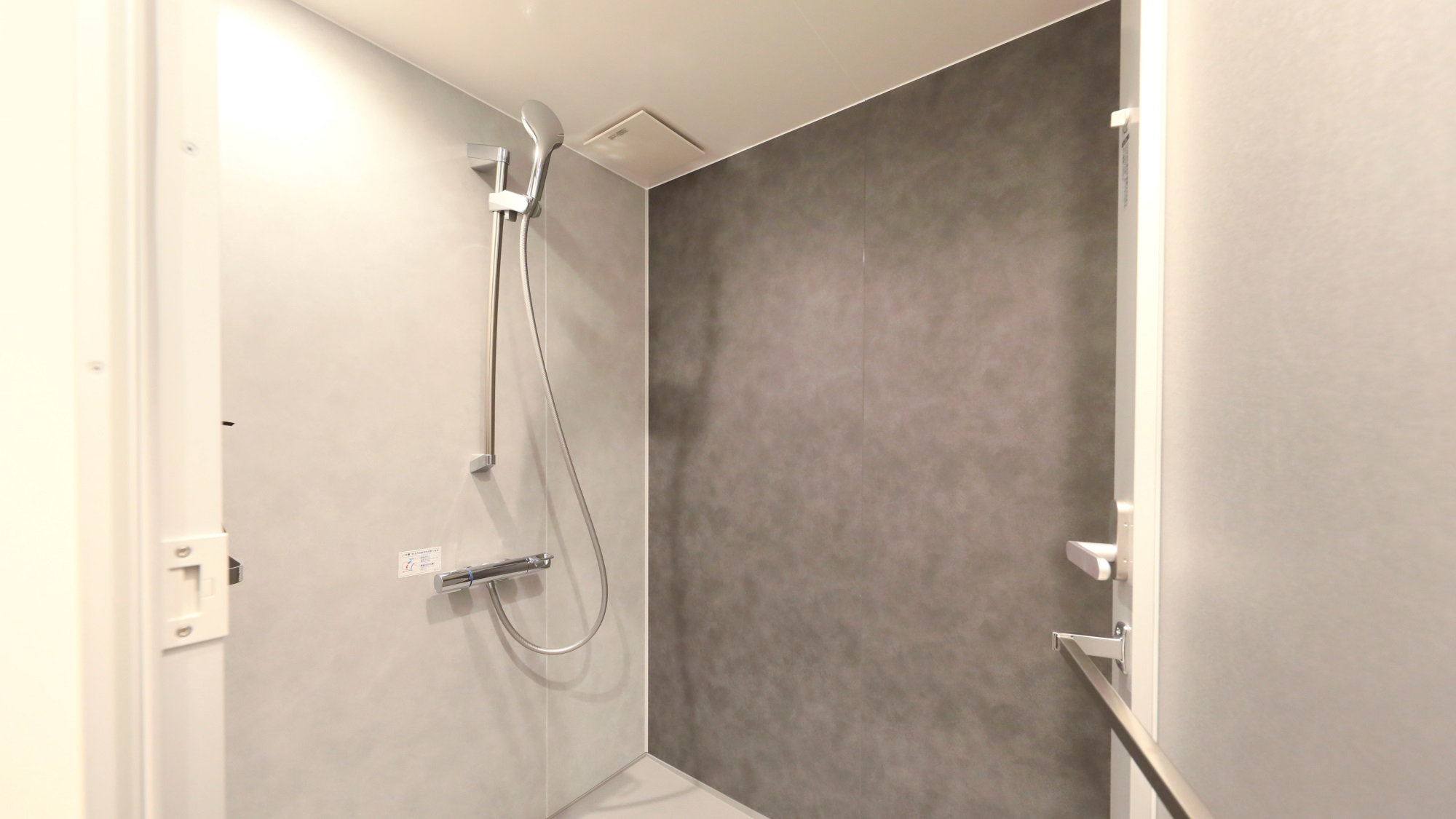 和室ツインベッド◆広々としたシャワーブース