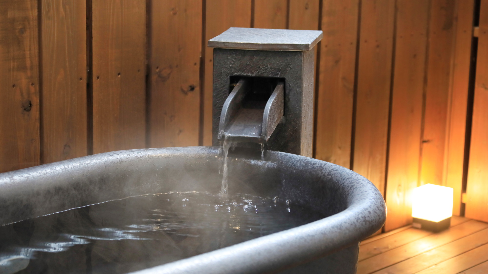 温泉半露天風呂付き和室10畳◆プライベート空間で温泉をお楽しみいただけます