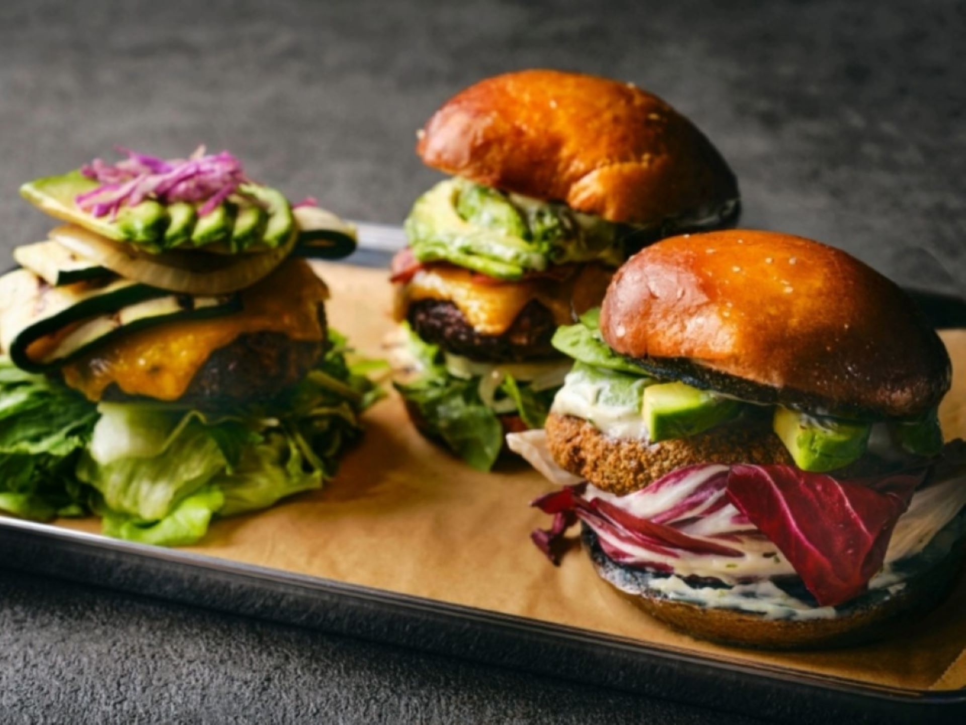 【BurgerFlight】地元の新鮮な具材を使用したクラフトバーガーを心ゆくまで存分に！(夕食付）