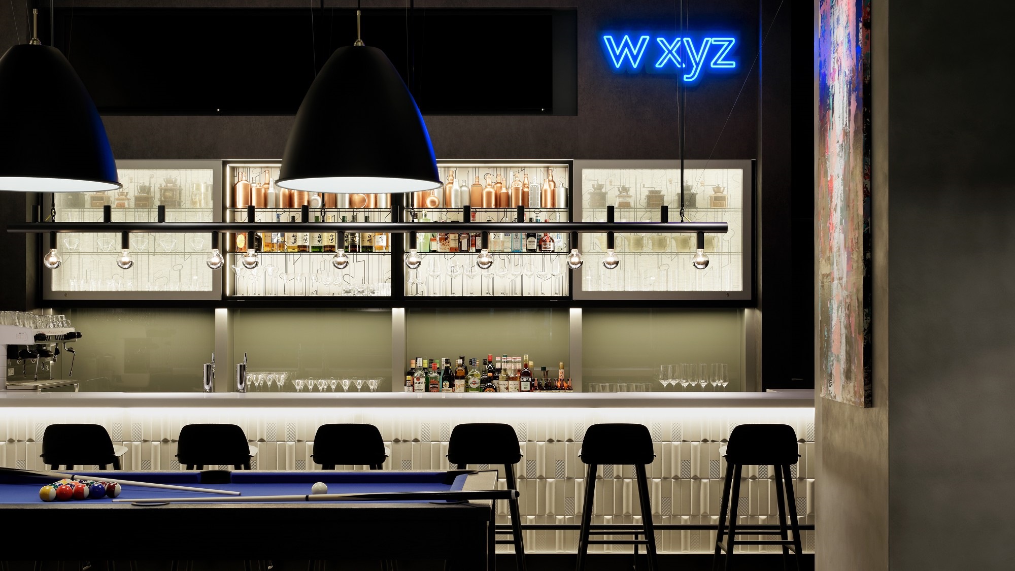 Re:mix Lounge and W XYZ Bar：カクテルを片手にビリヤードや音楽を楽しんで。