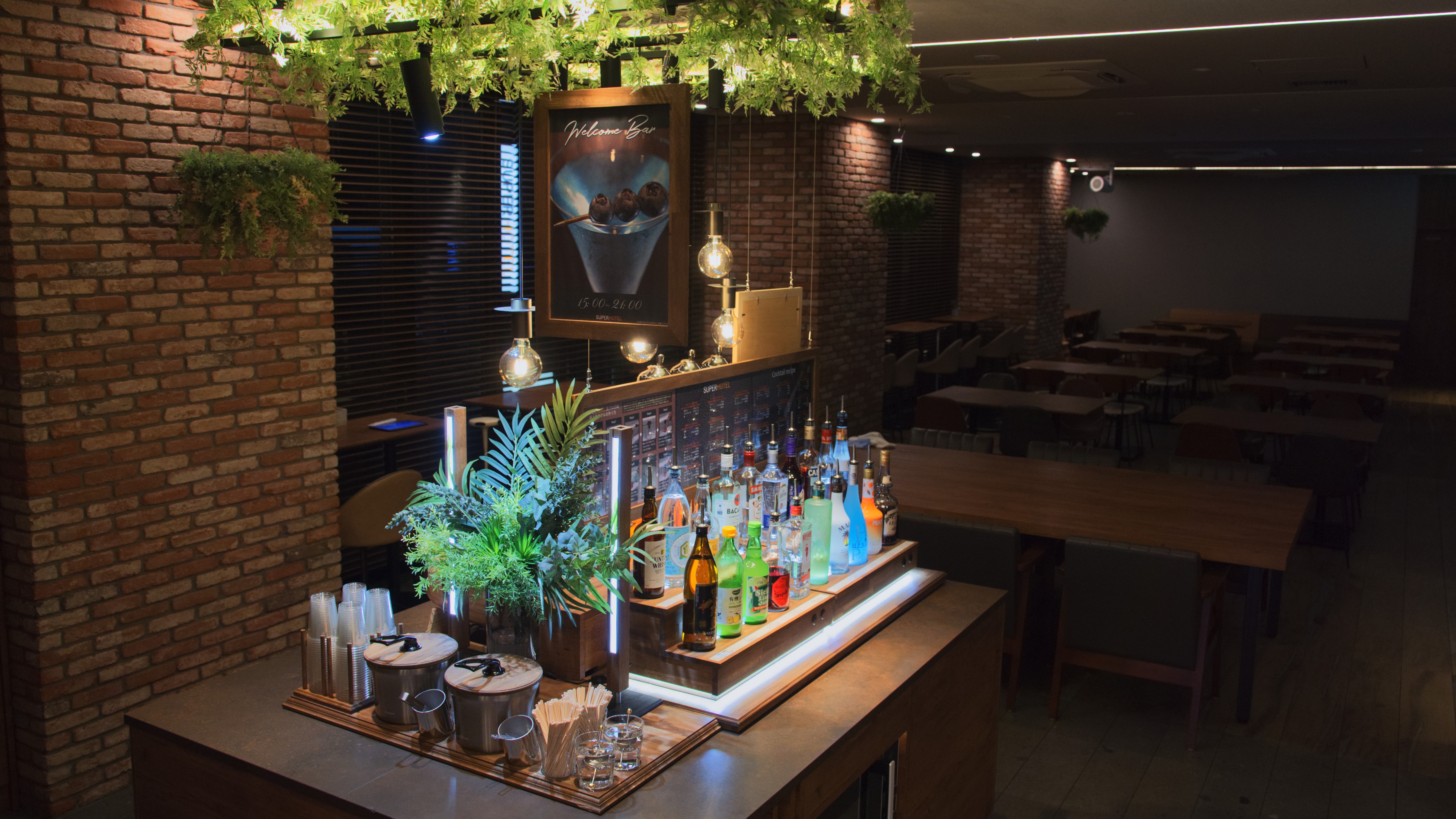 15時から21時の間で楽しめるウェルカムバーがございます