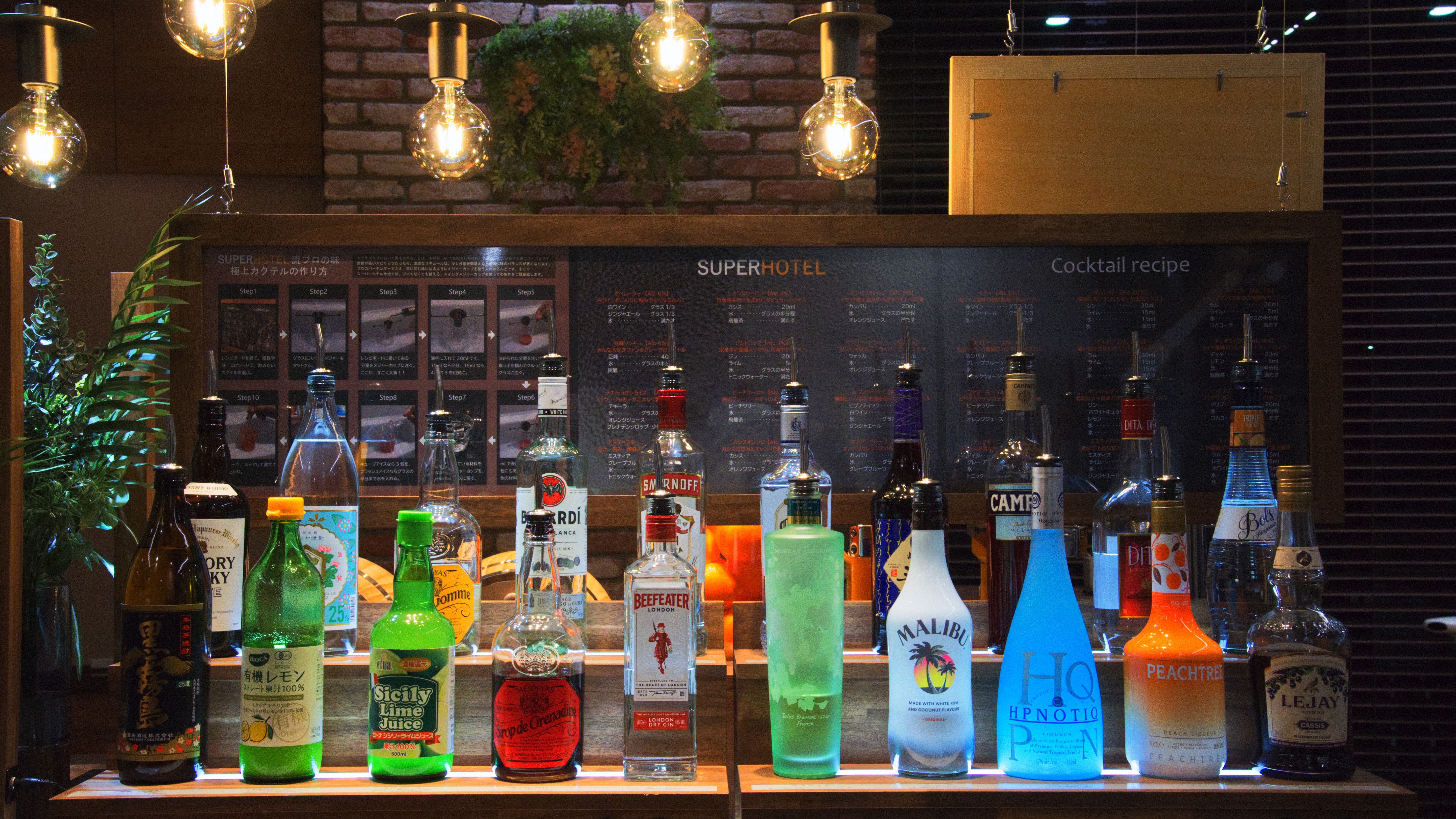 種類豊富な無料のウェルカムバー※お酒の種類は変更となる場合がございます