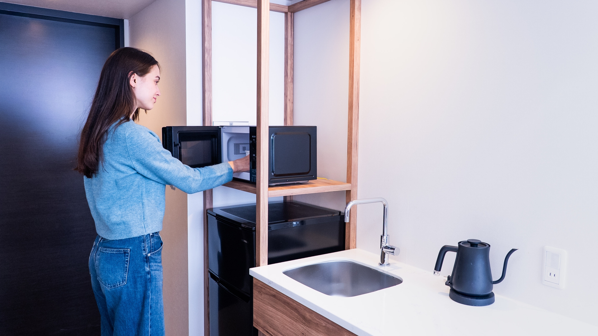 ◆スーペリアツイン 32平米｜手軽に使用できるミニキッチンと、簡単な調理器具や食器をご用意しています