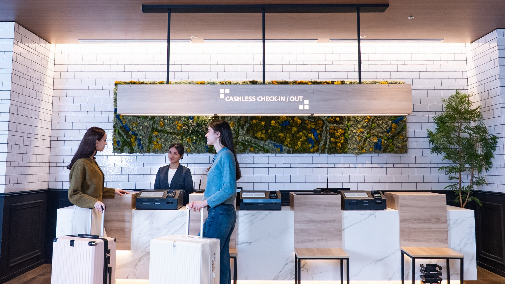 ◆2階フロントロビー｜安心・安全・快適な滞在をスタッフでサポートいたします。