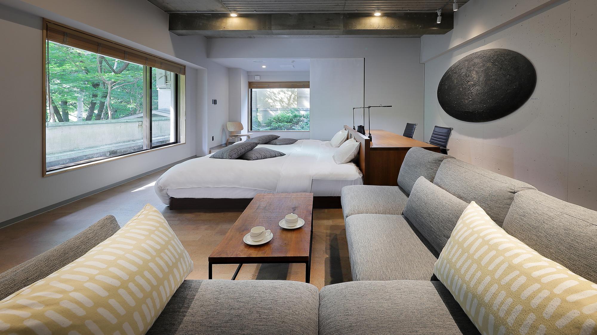 客室温泉付きツインルーム【スパルーム】　廃ホテルを再生させたSHIN湯治ホテルのコンセプトを一番感じていただける空間