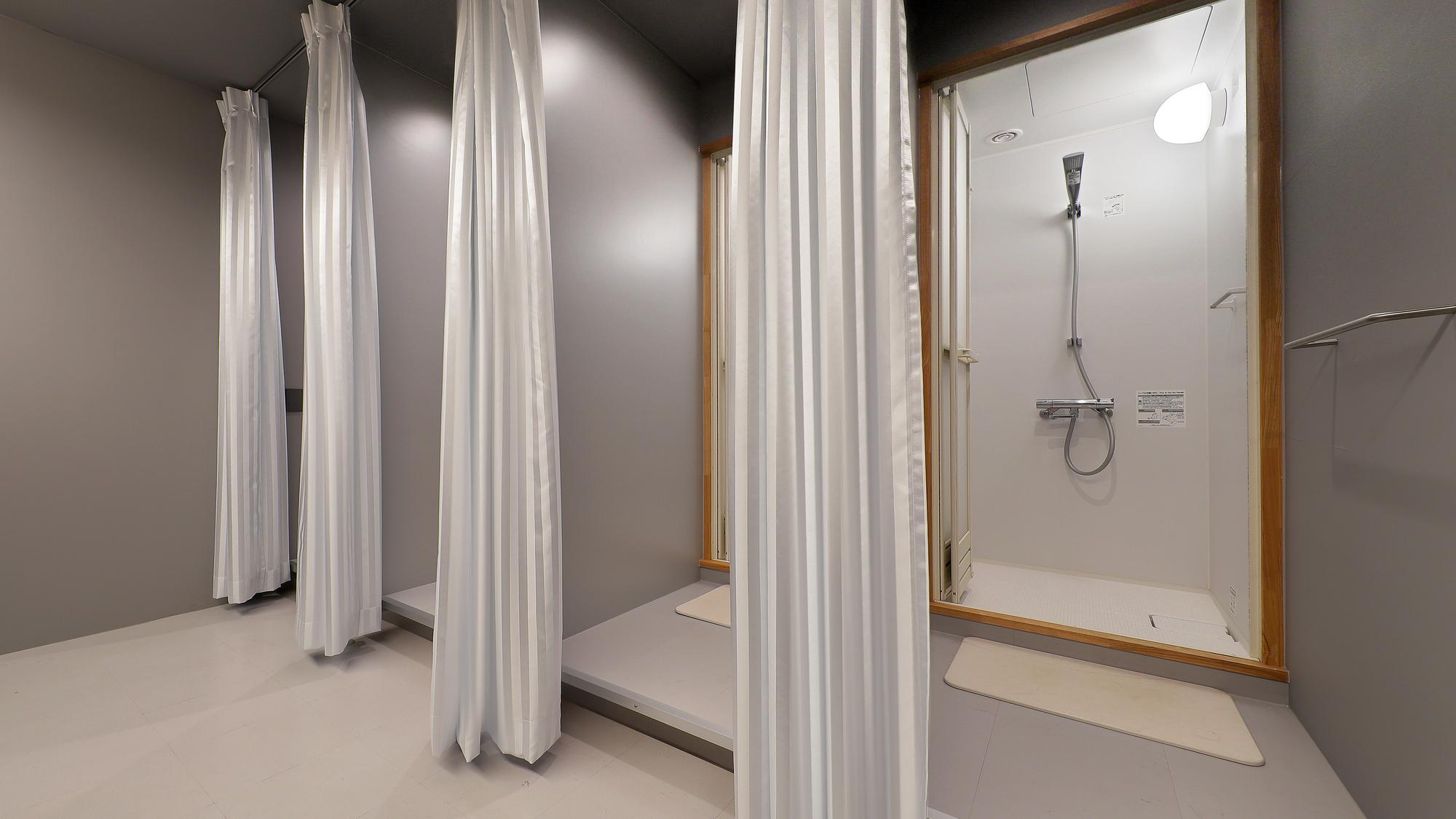 共用シャワールーム(男女別)