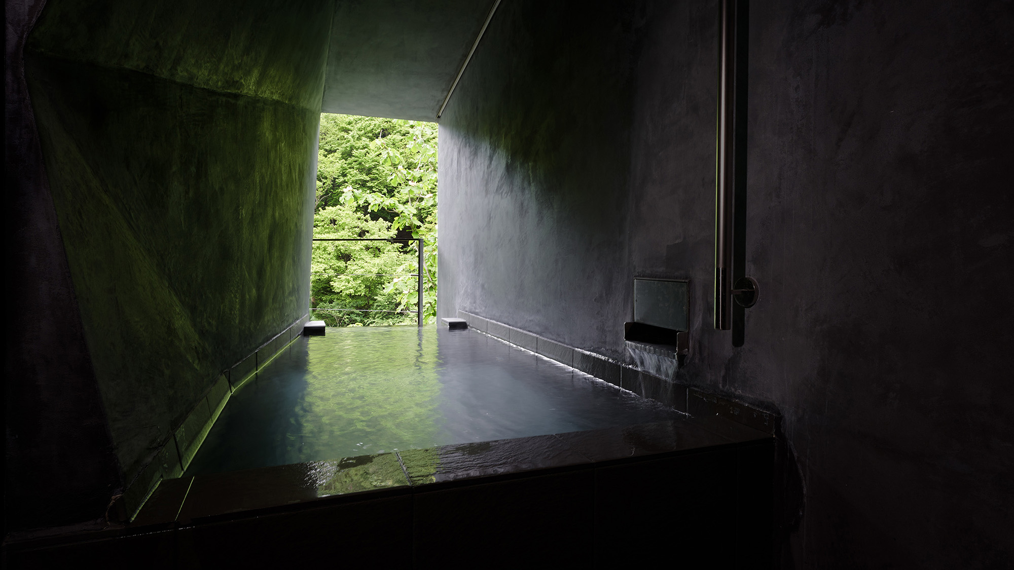 【姉妹館貸切風呂】緑を切り取ったような静寂の「集翠」