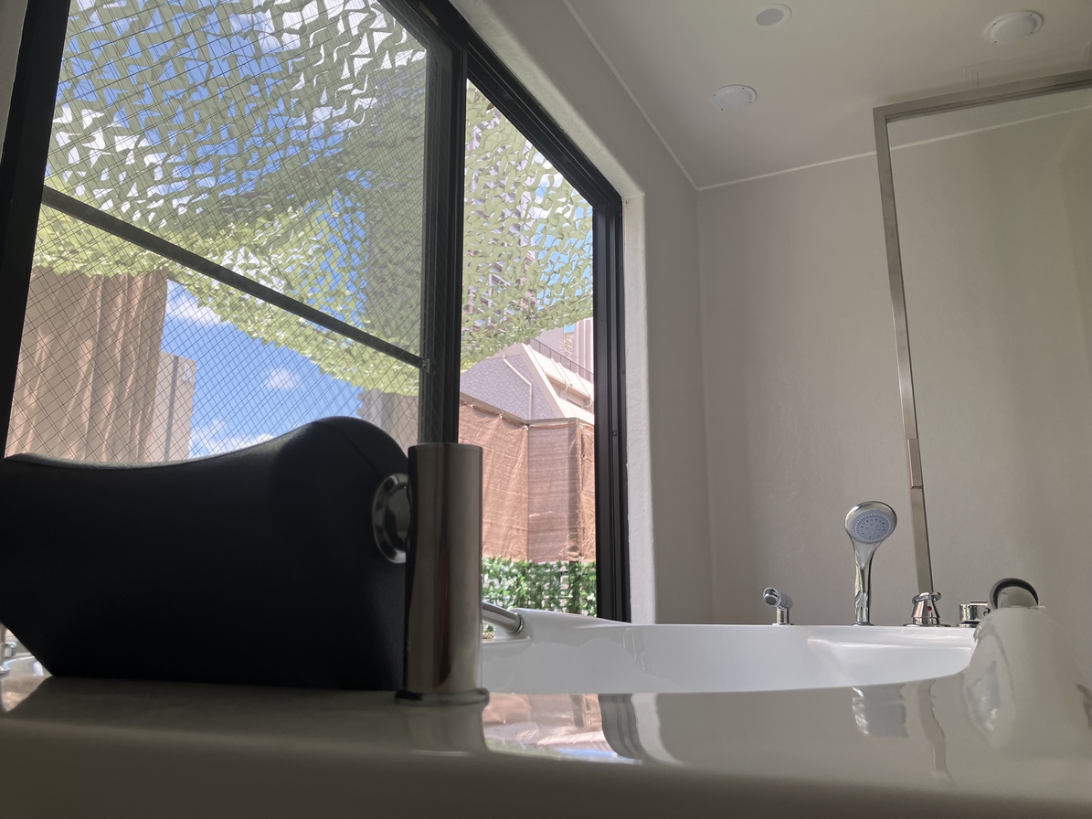 ダブルベッドルーム　お風呂・トイレ・サウナルーム付