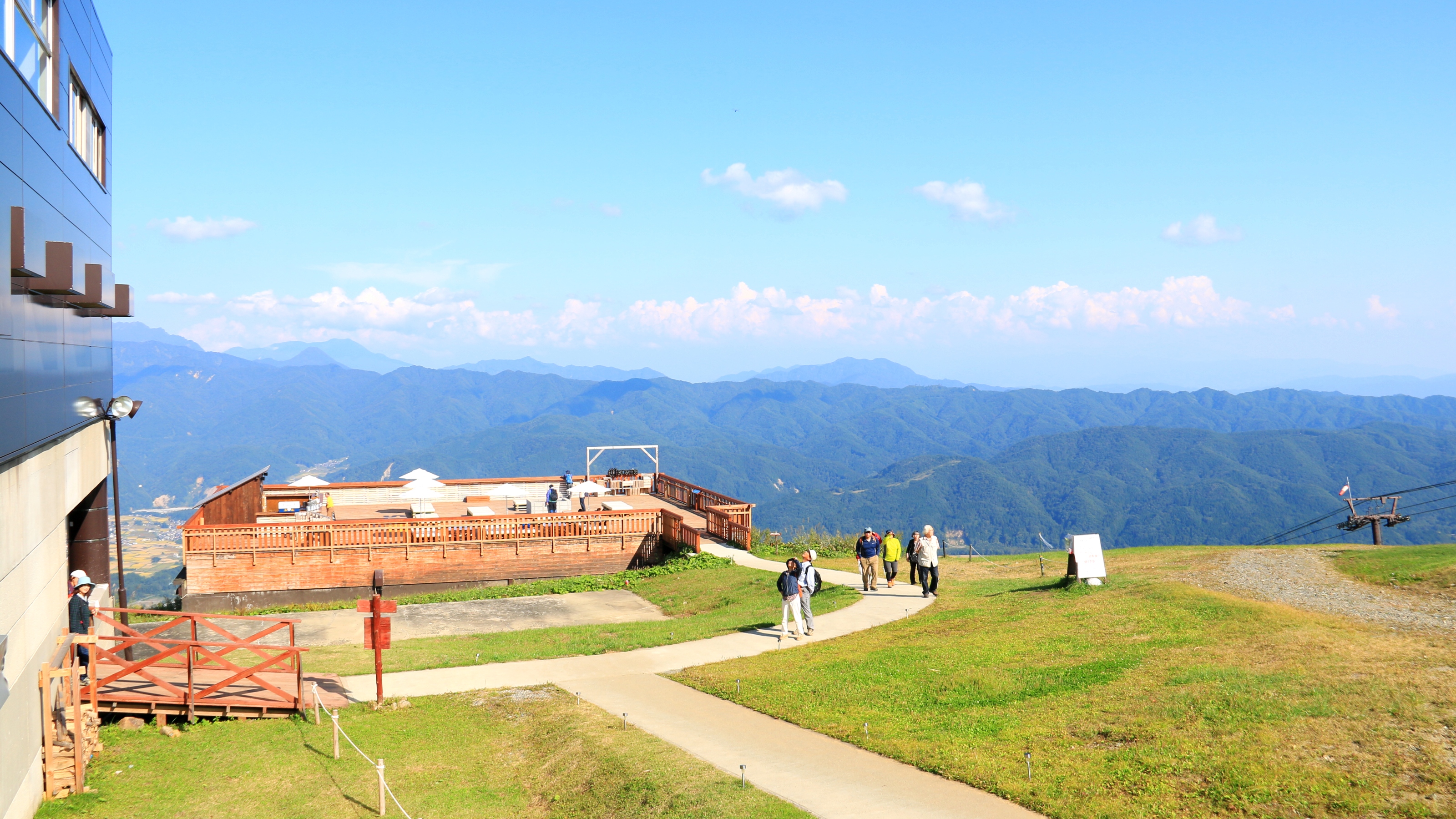 【周辺】標高1400m、白馬八方尾根うさぎ平の山の上のビーチリゾート「白馬マウンテンビーチ」