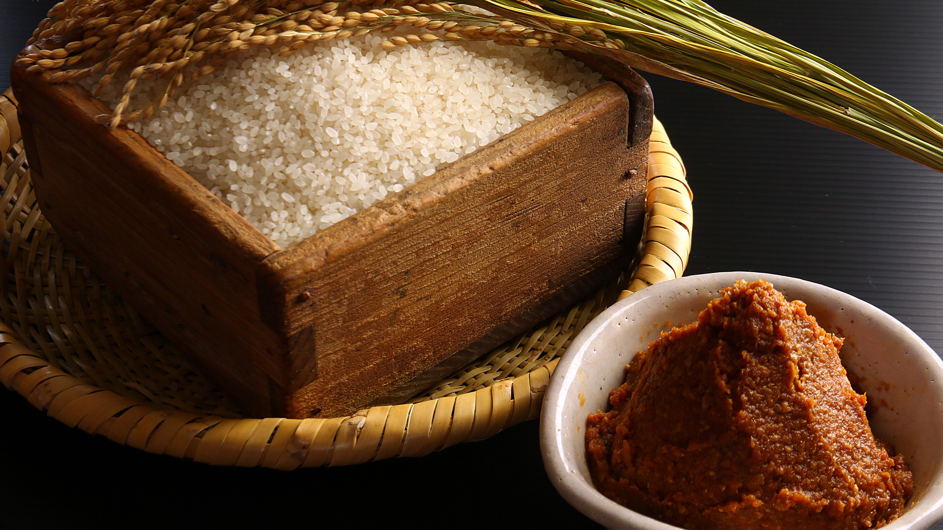 【料理】自家製米と手作り味噌。