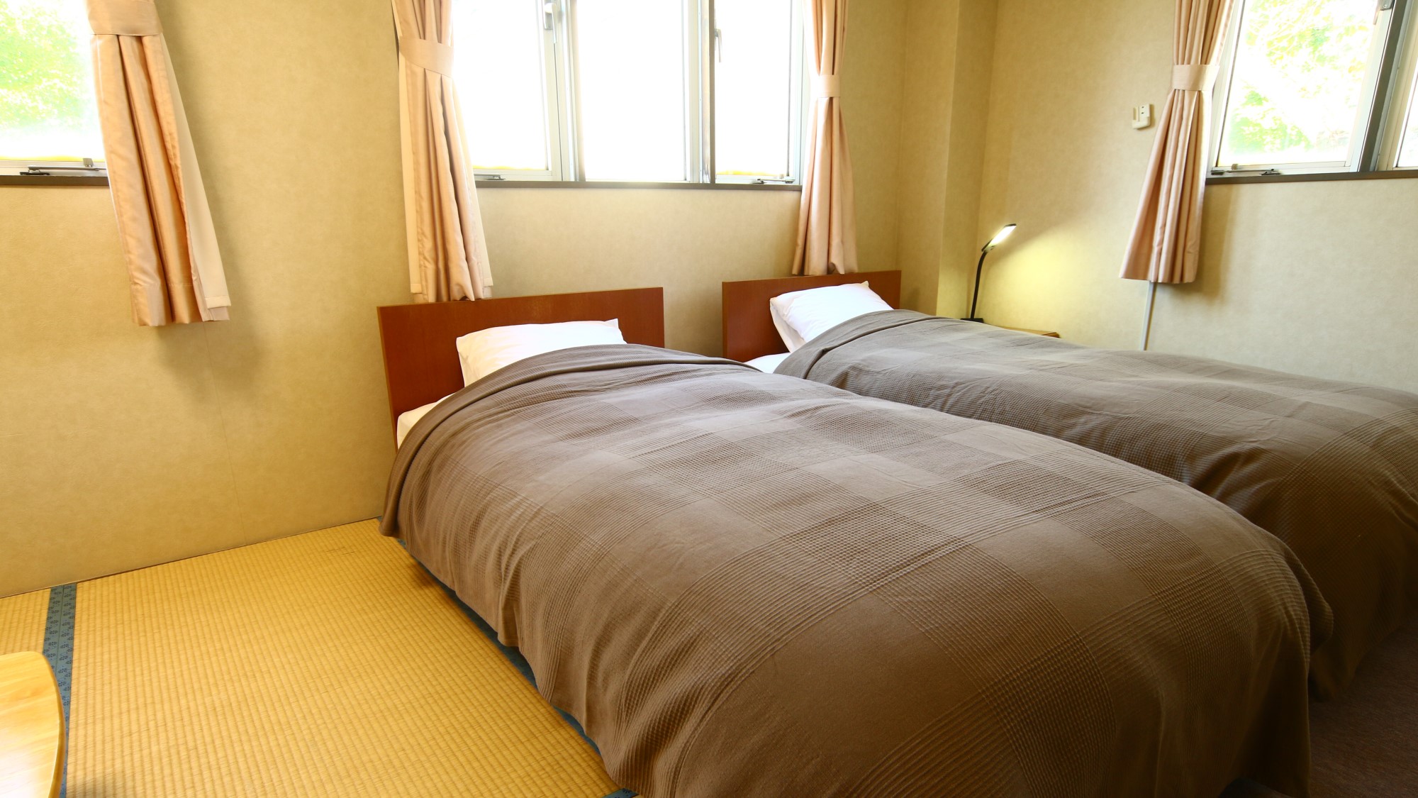 和洋室（ツイン＋畳スペース）ユニットバス付