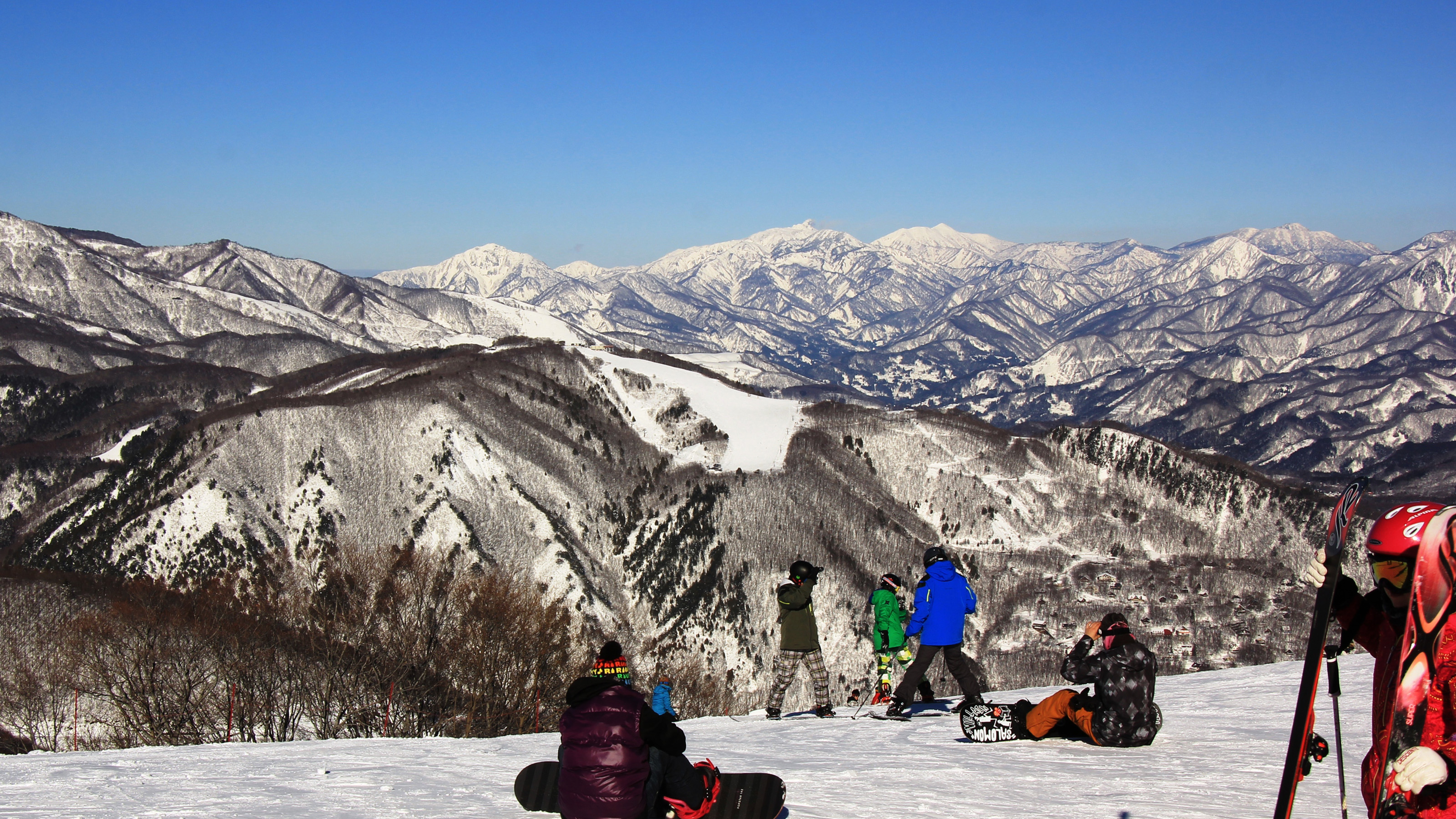 【周辺】八方尾根スキー場。雄大な北アルプスの山々の眺望と白馬屈指の積雪量を誇るビッグゲレンデ！