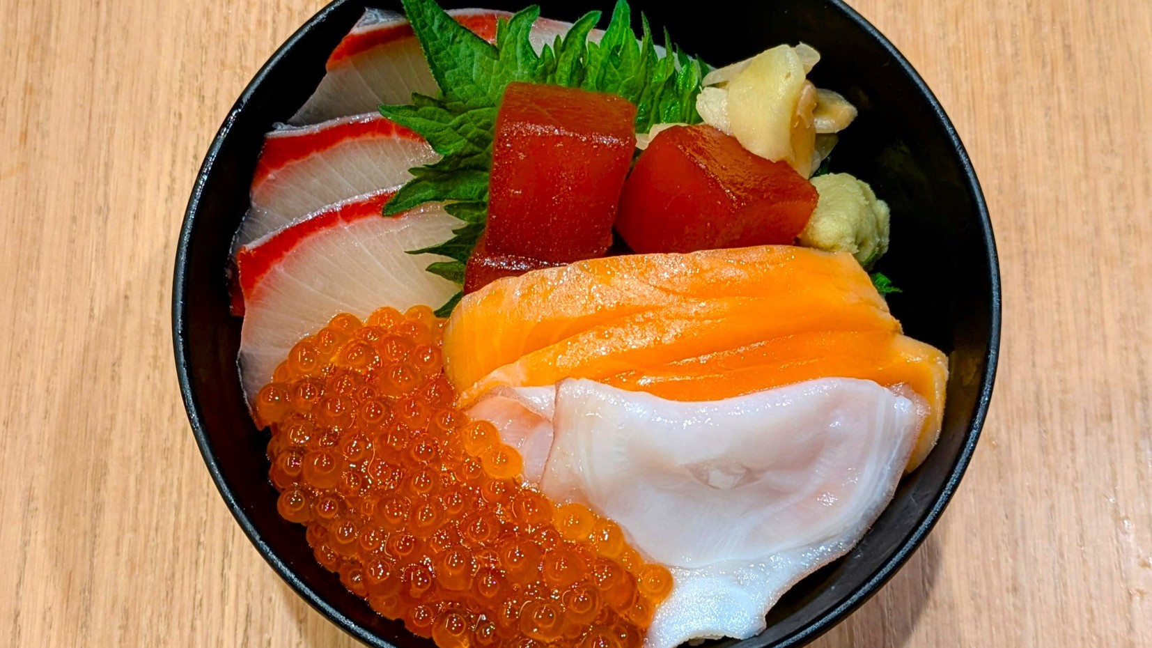 【朝食】◆ご当地『海鮮丼』※季節によって異なります　※イメージ