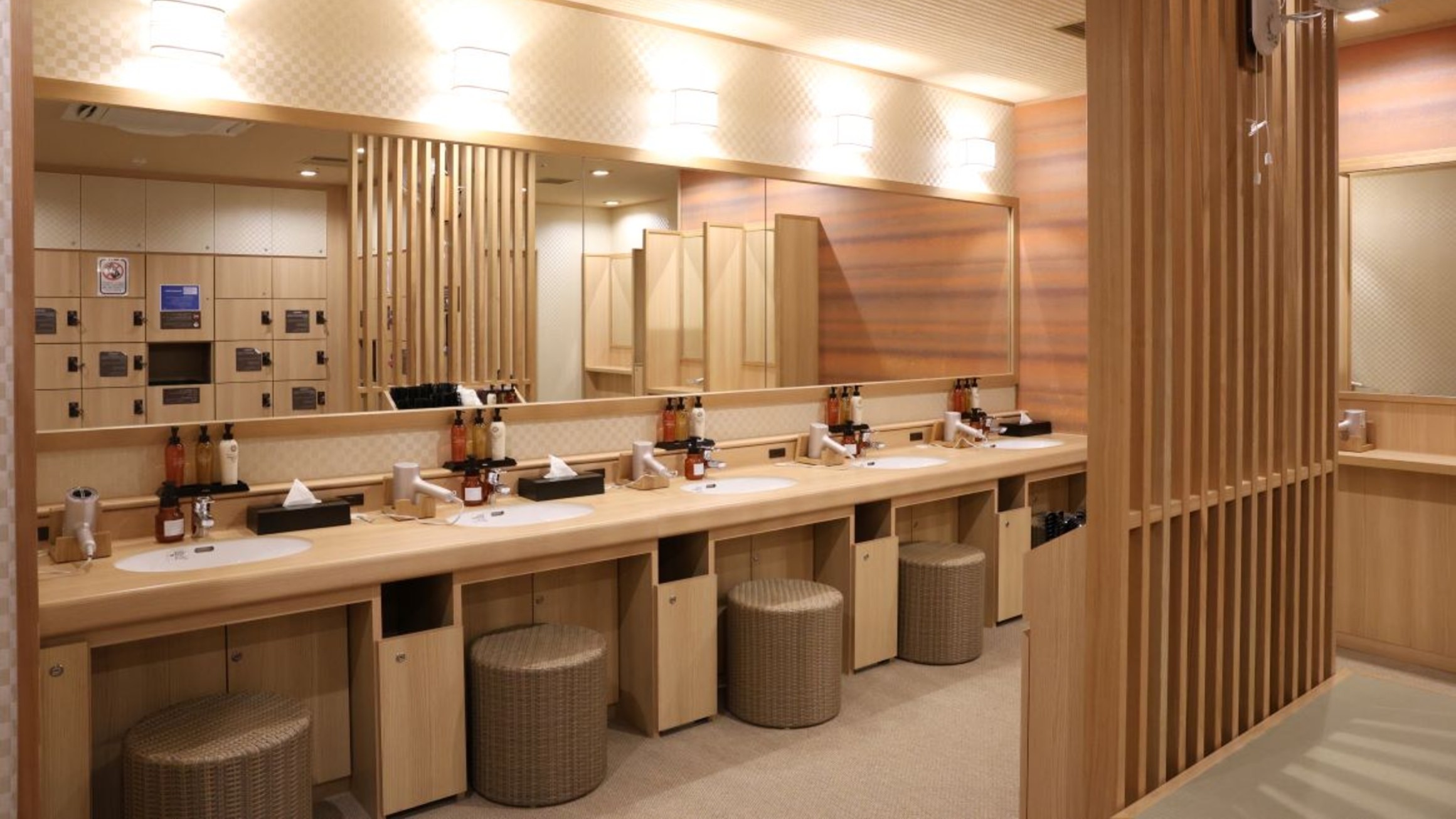 【天然温泉大浴場・女子】脱衣場