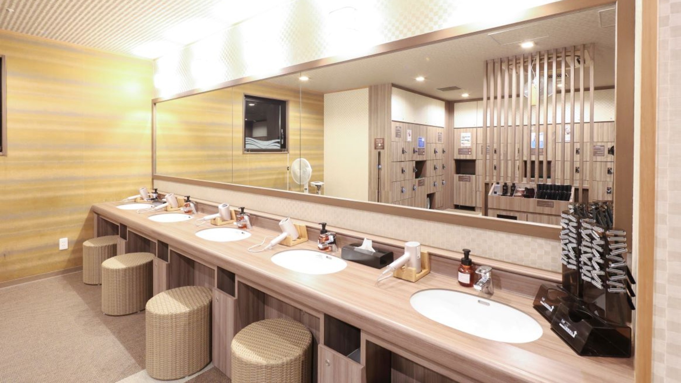 【天然温泉大浴場・男子】脱衣場