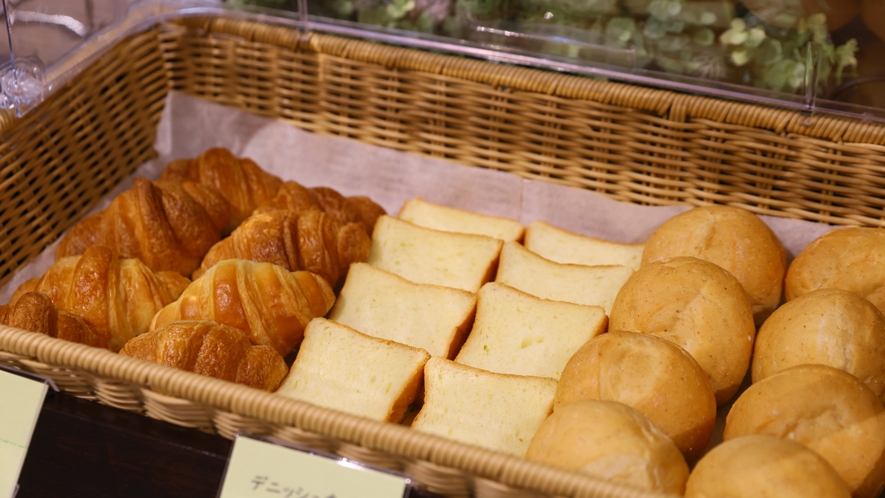 【朝食】パン各種（クロワッサン・ミルクパン・デニッシュ）ブッフェ一例