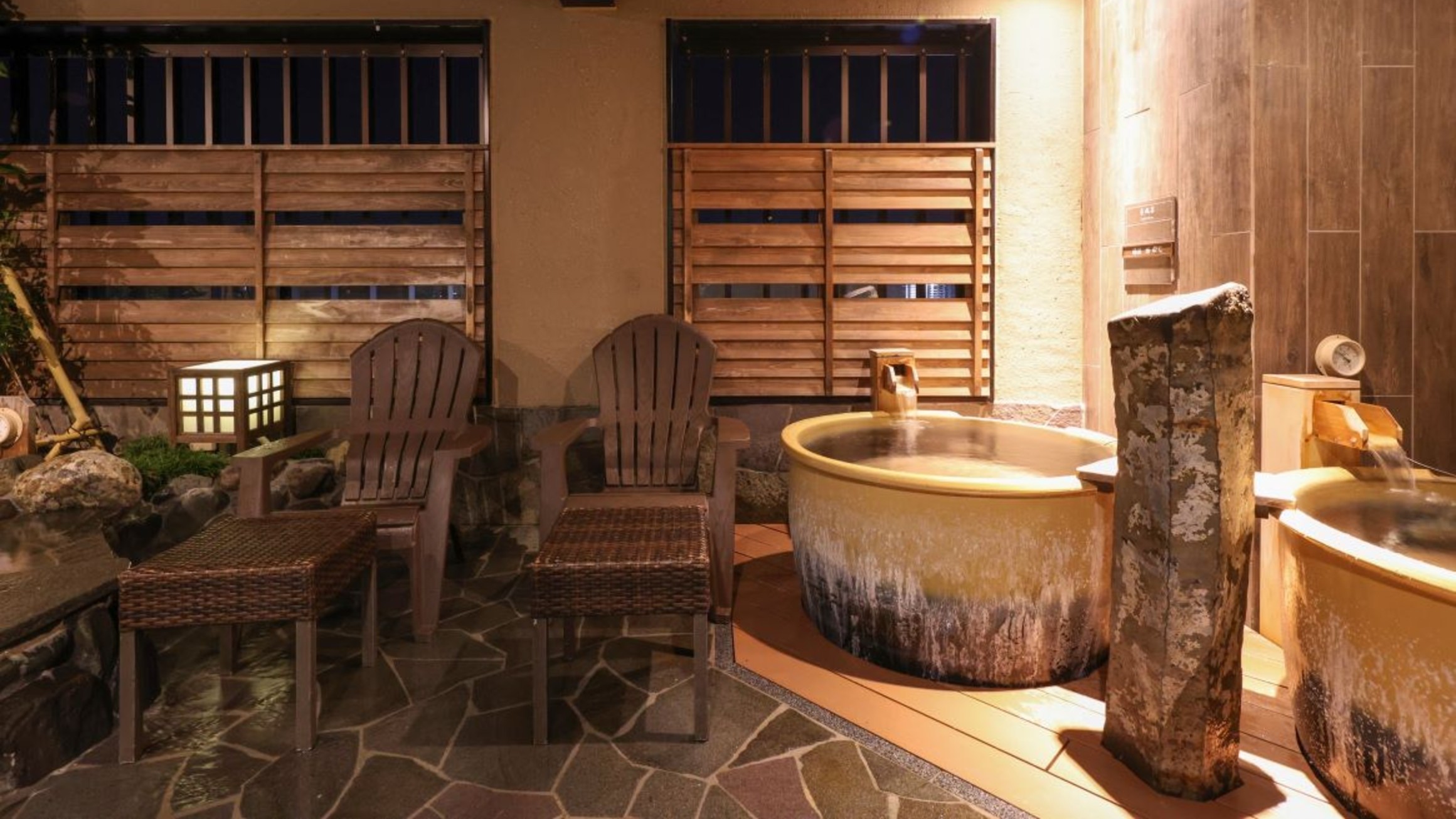 【天然温泉大浴場・男子】つぼ湯（湯温：約41℃～42℃）