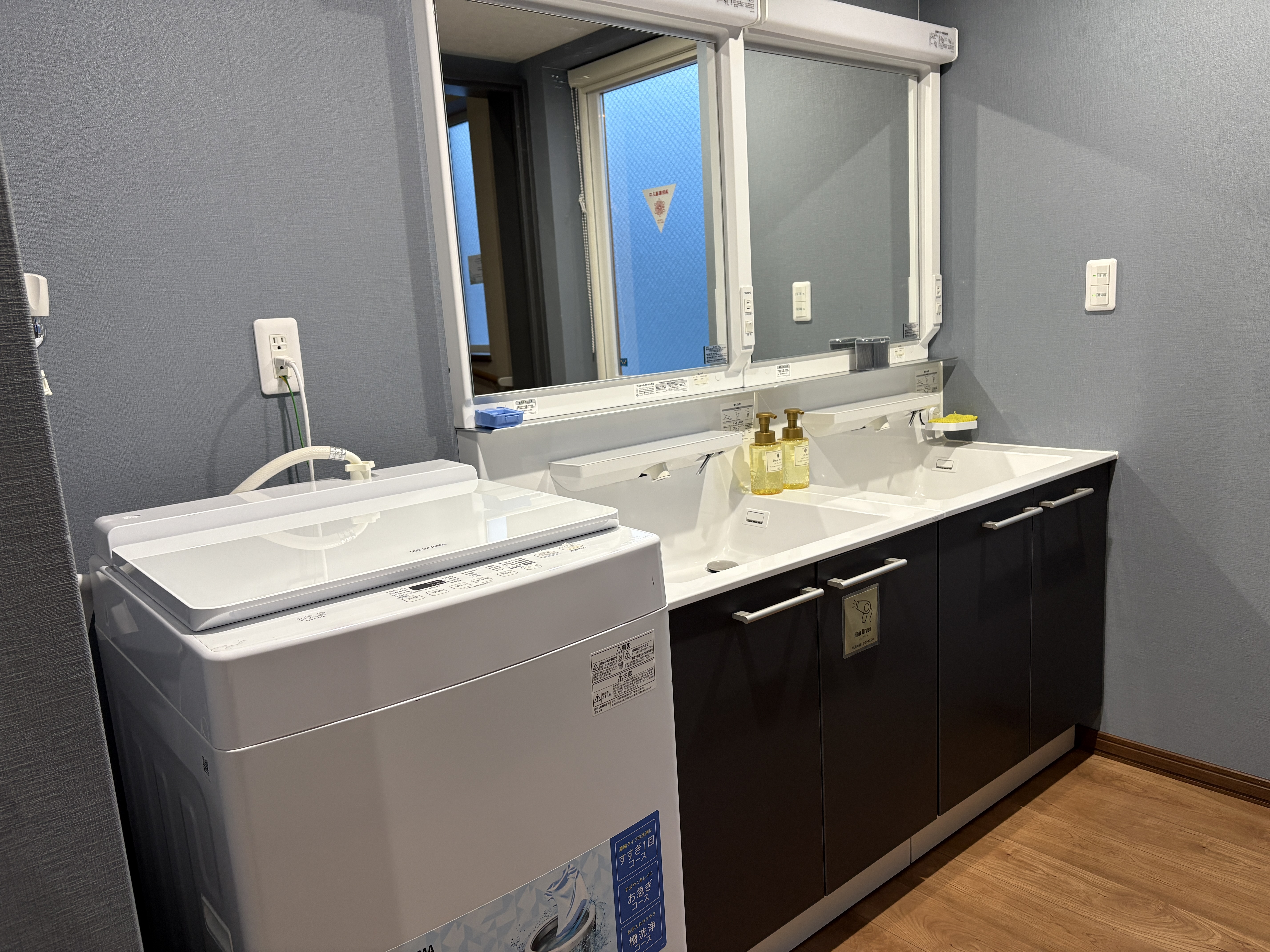 2階　洗面台、洗濯機