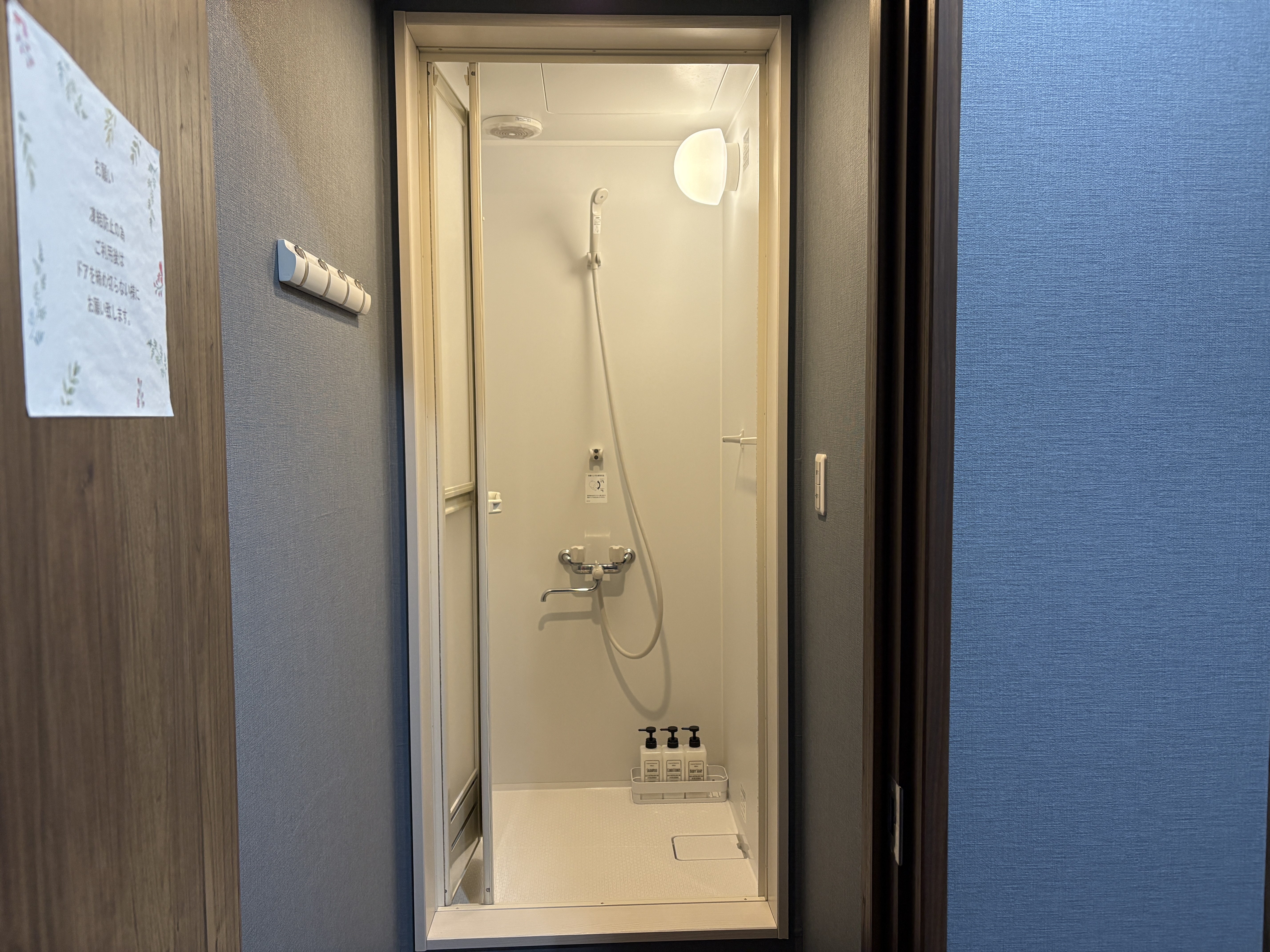 シャワールーム（3室）