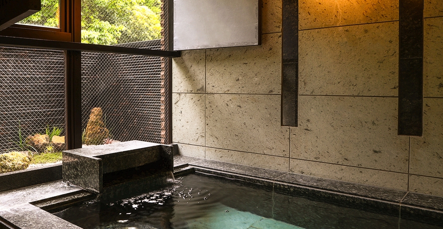 【プラチナスイート】プラチナスイートには専用の温泉内風呂を完備。
