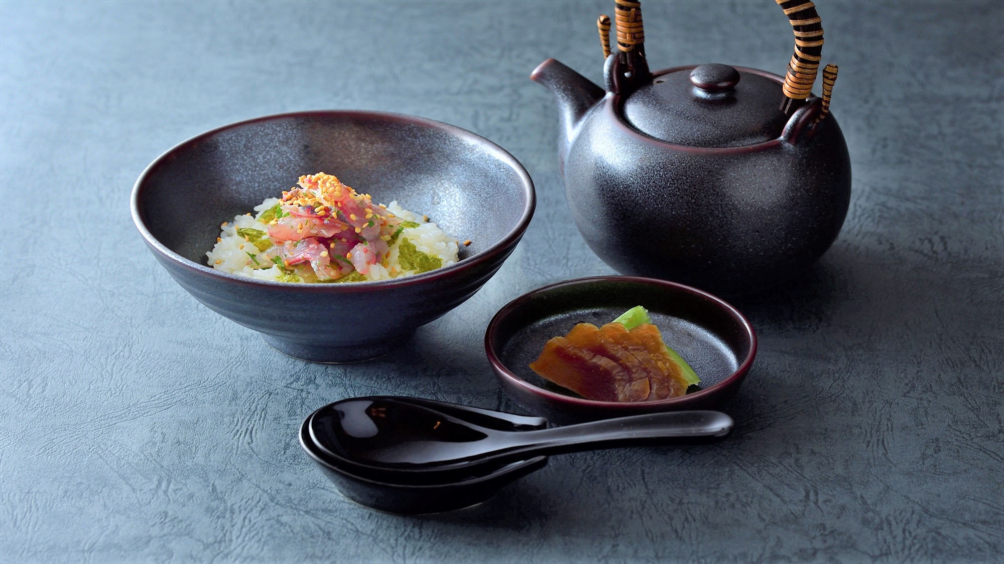 【お夜食】バータイムでは伊豆の郷土料理「まご茶漬け」をご用意しております。（もちろん無料！）