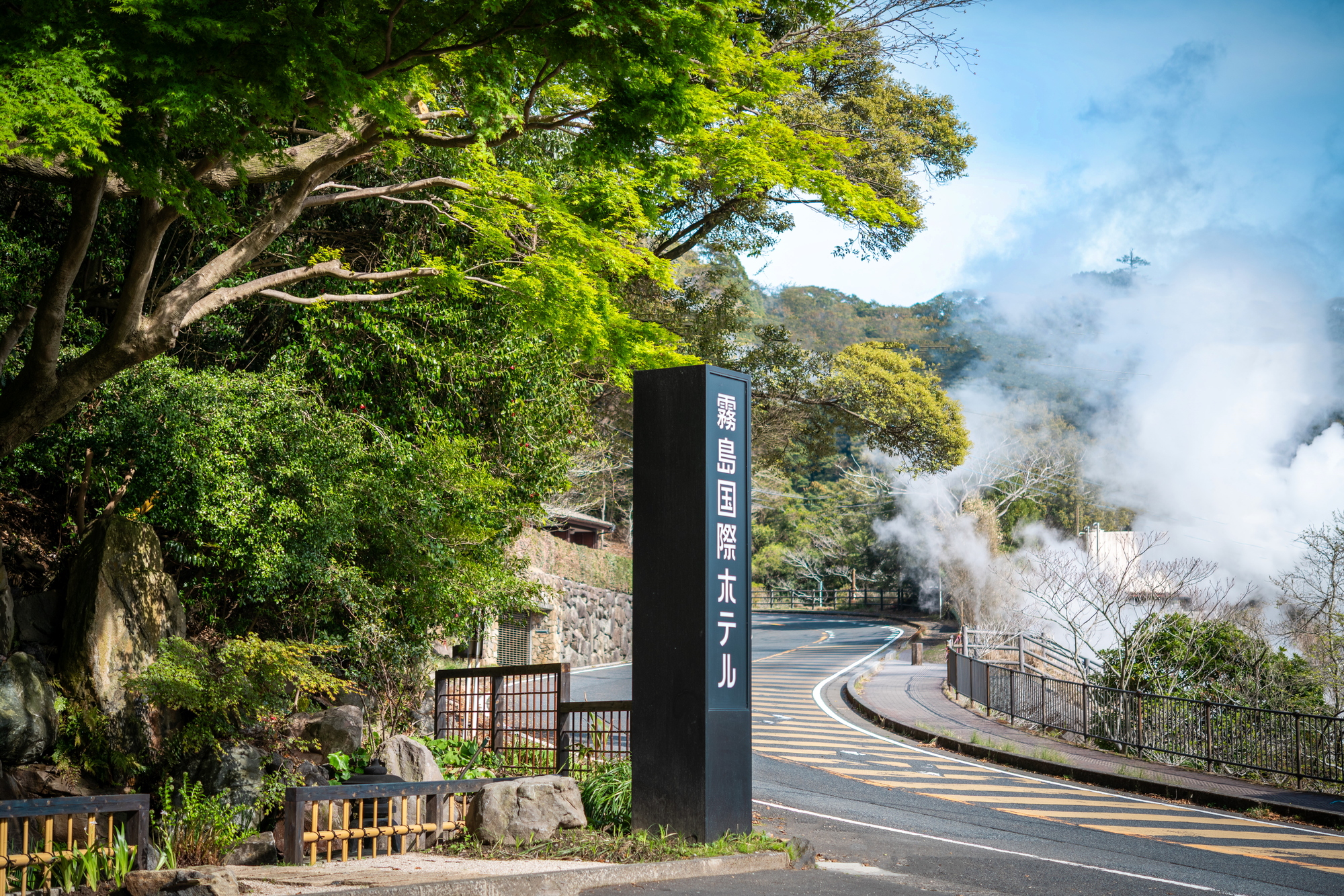 ホテル入口看板